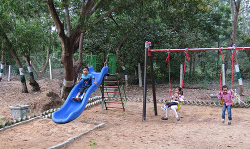 Children park at Nuanai Nature Camp